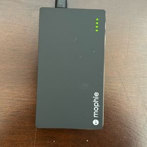 MOPHIE Powerstation 4000mAh Battery Power for Smartphones and USB